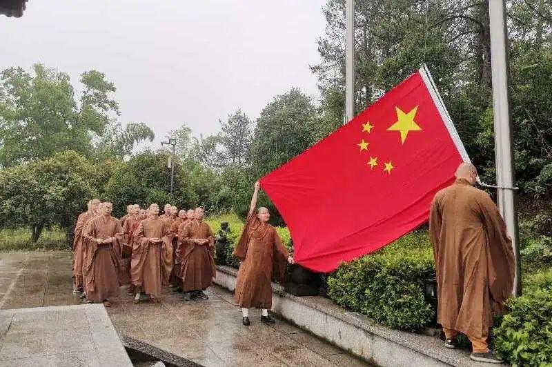 逃出昏暗的房子